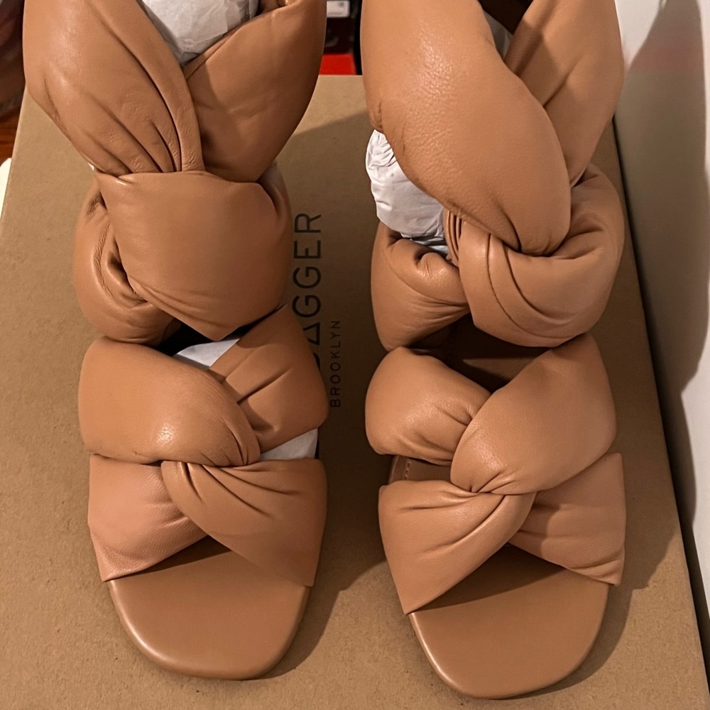 NIB kelsi dagger heel puffy sandals size 11